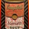 Campbells berømte suppe ble verdenskjent gjennom Andy Warhol. Her gjenskapt i bølgepapp av Mark Langan.