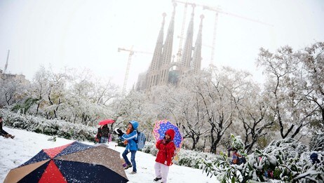 Sagrada Familia i snøkaos (Foto: David Ramos/Scanpix/AP)