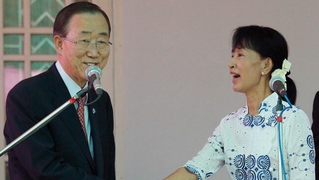 FNs generalsekretær møtte Aung San Suu Kyi (Foto: Soe Zeya Tun/Reuters) FNs generalsekretær møtte Aung San Suu Kyi (Foto: Soe Zeya Tun/Reuters)