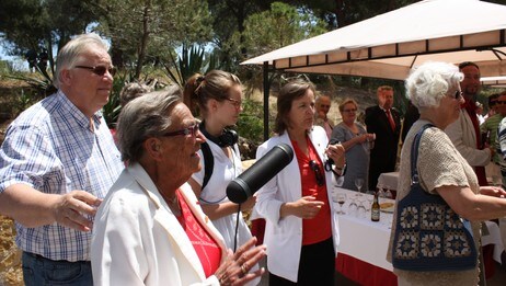 Tapas og politikk med AP-lokallagene på Costa Blanca. (NRK) Tapas og politikk med AP-lokallagene på Costa Blanca. (NRK)