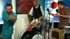 Good Time Charlie stagediving (NRK)