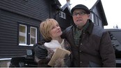 Der ingen skulle tru... - "Best of" Underholdningsavdelingen. "Der ingen skulle tru at nokon kunne bu" hos Stein og Charlotte i Holmenkollåsen. Med Robert Stoltenberg og Herborg Kråkevik.