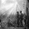 1965: Sola bryter igjennom tett jungel like ved byen Binh Gia. Sør-vietnamesiske og amerikanske soldater hviler etter en kald våken-natt. De ventet på et Vietcong-angrep som aldri kom. 
