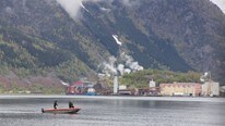 Leter etter savnet 19-åring i Odda (Foto: Arvid Aga/NRK) Leter etter savnet 19-åring i Odda (Foto: Arvid Aga/NRK)