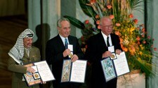Nobels fredspris 1994 (Foto: Johansen, Erik/NTB scanpix) Nobels fredspris 1994 (Foto: Johansen, Erik/NTB scanpix)