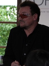 Bono på Oslo Forum (Foto: Laila Bakken/NRK) Bono på Oslo Forum (Foto: Laila Bakken/NRK)