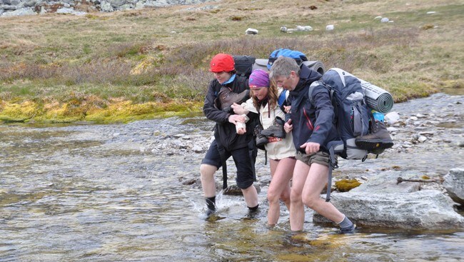Vading (Foto: Sandra Lappegard/ Den Norske Turistforening) Vading (Foto: Sandra Lappegard/ Den Norske Turistforening)