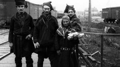 Samer i Seattle i 1897. De skulle lære inuittene om reinsdrift. (Foto: University of Washington Libraries, Special Collections) Samer i Seattle i 1897. De skulle lære inuittene om reinsdrift. (Foto: University of Washington Libraries, Special Collections)