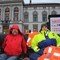 Demonstrasjon utenfor rådhuset før avgjørelsen. Terje Nordskau og Simen Engebretsen har sovet ute.