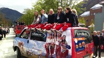 Russ i Førde på 17. mai (Foto: Heidi Lise Bakke/NRK)