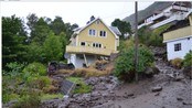 Jordras i Midsund - To husstandar er evakuerte i Midsund.  Det har gått jordras i Midsund sentrum