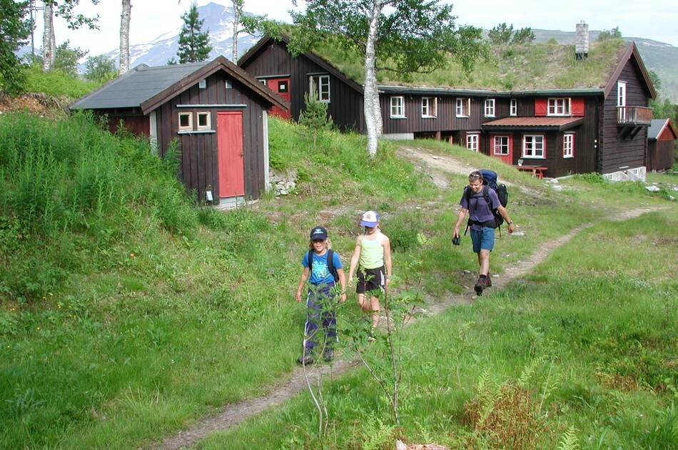 Trollheimshytta ligger midt i hjertet av Trollheimen. Hytta er knutepunktet for hytte-til-hytteturer.