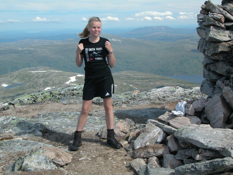Når man har besteget Snotas topp kan man smykke seg med den offisielle t-skjorta som fås kjøpt på Trollheimshytta.