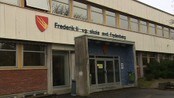Kritisk til narkorazzia - Narkotikaaksjonen mot Frederik II videregående skole i begynnelsen av november skapte sterke reaksjoner. Østfold venstre mener aksjonen er feil metode for å forhindre rusmisbruk. I dag tok de debatten med fylkespolitkerne i opplæringskomiteen.