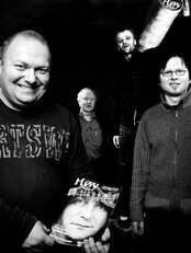 Frå venstre redaktør Geir Bjarte Hjetland, Tore Birkhaug, Arve Ullebø og Bjarte Johansen. (Foto: Pressebilete)