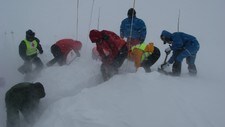 Bilde fra Røde Kors sin øvelse på Finse (Foto: Vibeke Blich, Hordaland Røde Kors) Bilde fra Røde Kors sin øvelse på Finse (Foto: Vibeke Blich, Hordaland Røde Kors)