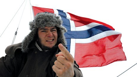 Norsk flagg i isødet (Foto: Wildvikings.com) Norsk flagg i isødet (Foto: Wildvikings.com)