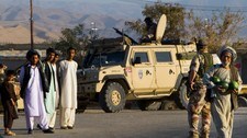 Norske soldater møter lokalbefolkning i Afghanistan (Foto: Heiko Junge/Scanpix) Norske soldater møter lokalbefolkning i Afghanistan (Foto: Heiko Junge/Scanpix)