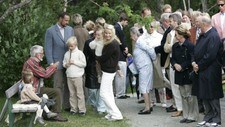 Kongefamilien var samlet til St.Hans-feiring på Sverresborg  (Foto: Stian Lysberg Solum/Scanpix)