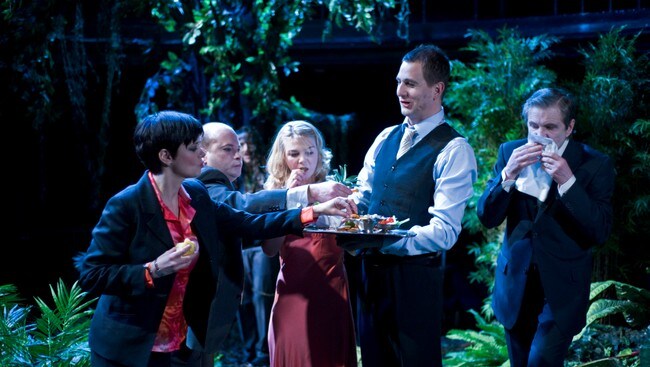Volpone av Ben Jonson på Torshovteatret (Foto: Gisle Bjørneby) Volpone av Ben Jonson på Torshovteatret (Foto: Gisle Bjørneby)