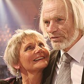 Årets ildsjel, Vidar Bøe, sammen med kona. (Foto: Øyvind Strand Endal/NRK)