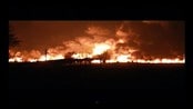 Togbrann i Belgia - 300 mennesker ble evakuert fra hjemmene sine da flere togvogner med kjemikalier sporet av og tok fyr utenfor byen Gent i Belgia.