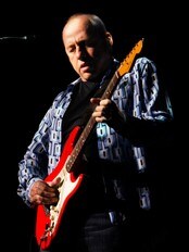 Mark Knopfler (Foto: Åserud, Lise/SCANPIX) Mark Knopfler (Foto: Åserud, Lise/SCANPIX)