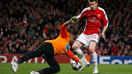 Nicklas Bendtner scorer Arsenals 2-0-mål mot Porto. (Foto: Kirsty Wigglesworth/Scanpix/AP) Nicklas Bendtner scorer Arsenals 2-0-mål mot Porto. (Foto: Kirsty Wigglesworth/Scanpix/AP)