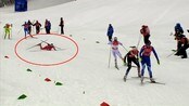 Her ryker medaljesjansene for kvinnene - Maiken Caspersen Falla snublet i sin egen stav og falt på siste etappe i lagsprinten for kvinner, dermed røk sjansene for medalje. Kommentatorer: Jann Post og Torgeir Bjørn