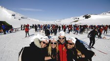 Folksomt langs løypa (Foto: Yngve Tørrestad) Folksomt langs løypa (Foto: Yngve Tørrestad)