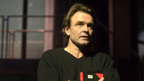 Lasse Kolsrud har regien på 'Eit lykkeleg sjølvmord' (Foto: Holm,Morten/SCANPIX) Lasse Kolsrud har regien på 'Eit lykkeleg sjølvmord' (Foto: Holm,Morten/SCANPIX)