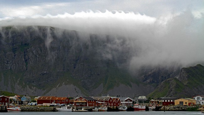 Sea mist met golven.  Van Værøy (Foto: juni Gronseth)