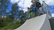 Fin fredag møtte André Villa i hjembygda - Fin fredag dro til Vågå for å snakke med André Villa om den nye skateparken han har vært med på å få til bygda.