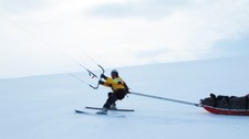 Kiting med pulk (Foto: Nils Arne Ro)