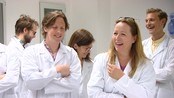 Latter og moro på St. Olavs Hospital - Skuespillere besøkte St. Olavs Hospital