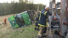 Buss med 22 russ velta (Foto: Jan Egil Løvbakk)