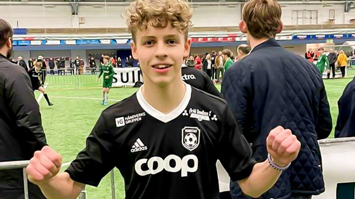 Endring i norsk fotball. Haakon fikk grønt kort etter å ha tapt 1-8