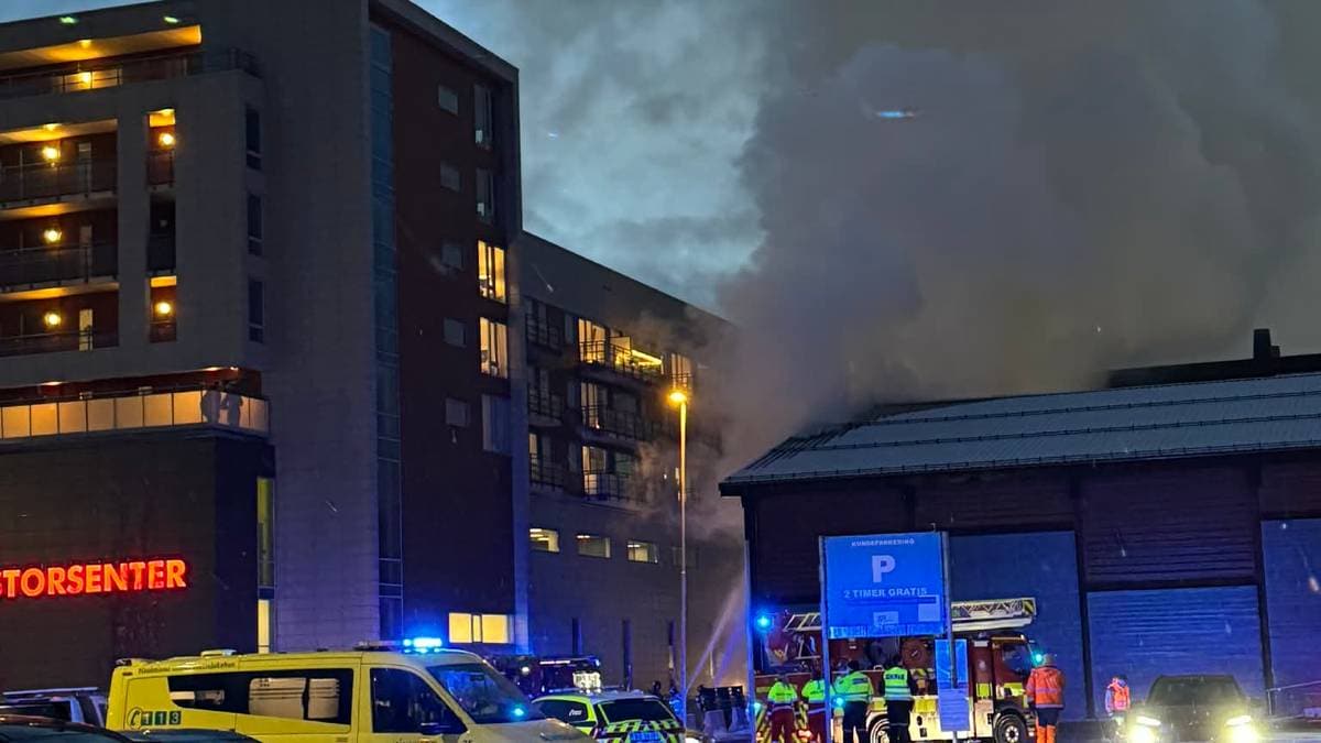 Idrettshall i Bergen evakuert: – Brenn i heile den eine veggen