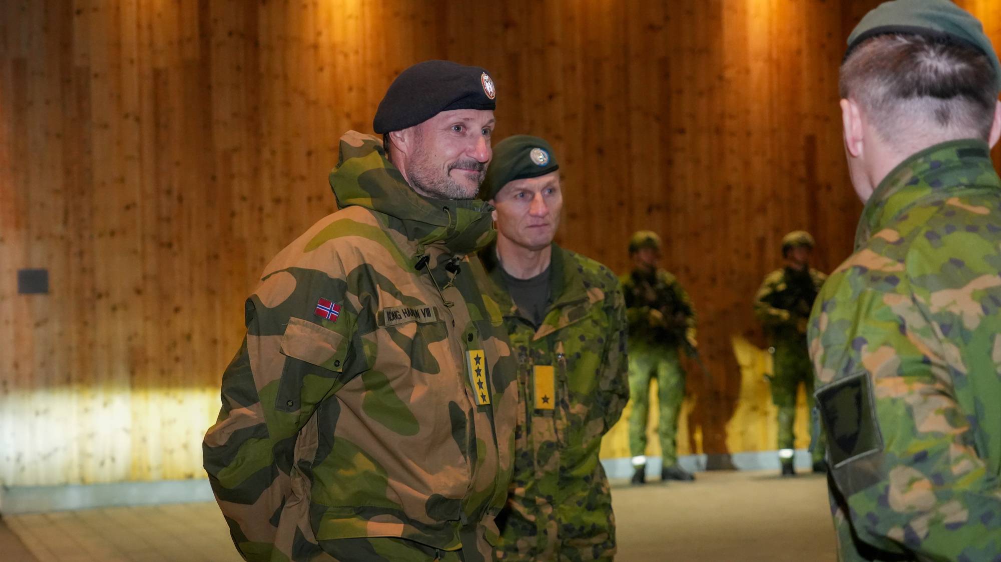 Kong Haakon VIII besøker Jarfjord grensestasjon