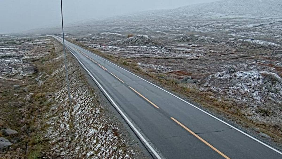 No kjem den første snøen: – Lurt å sko seg