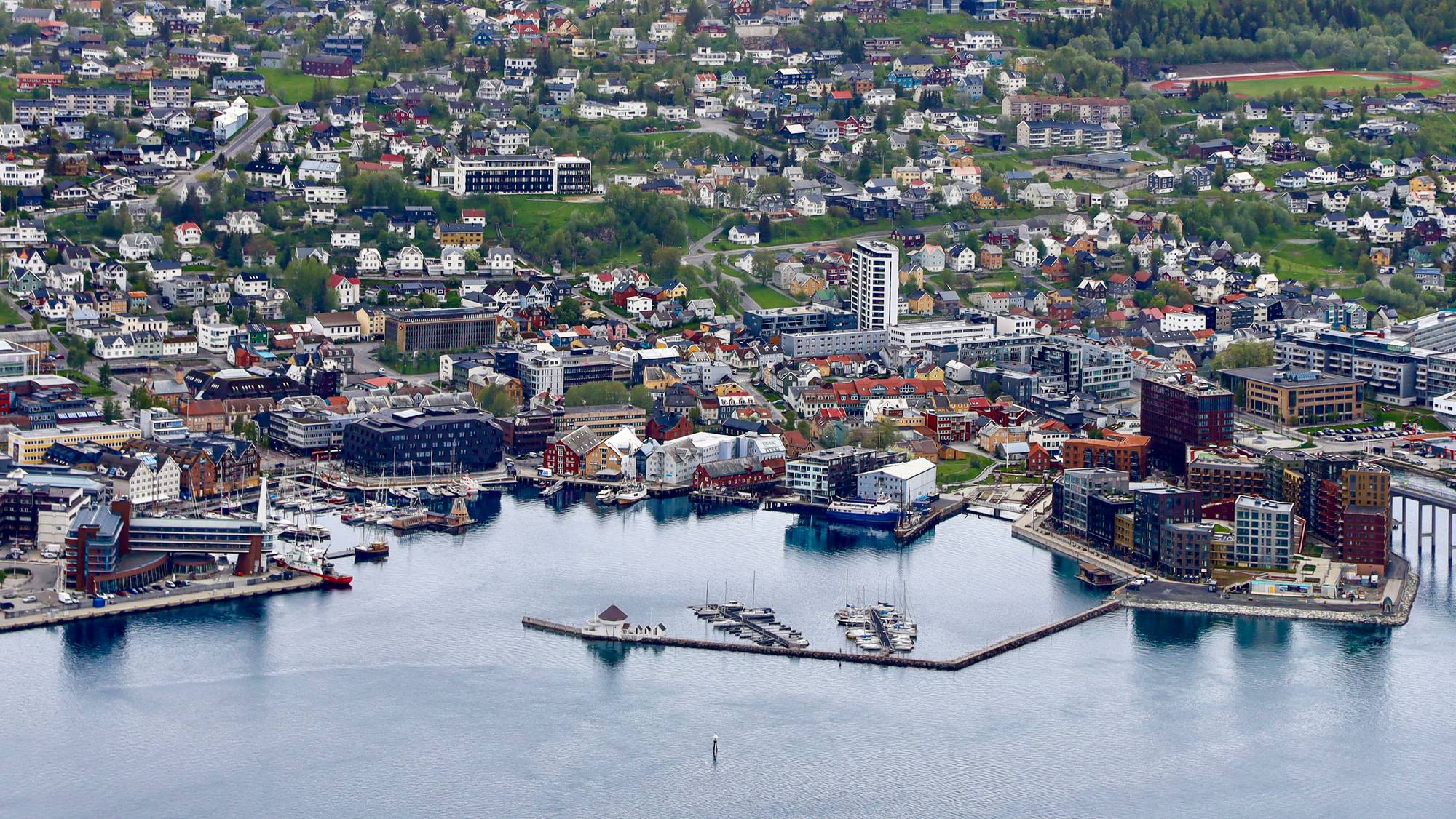 En utsikt over Tromsø sentrum fra fugleperspektiv