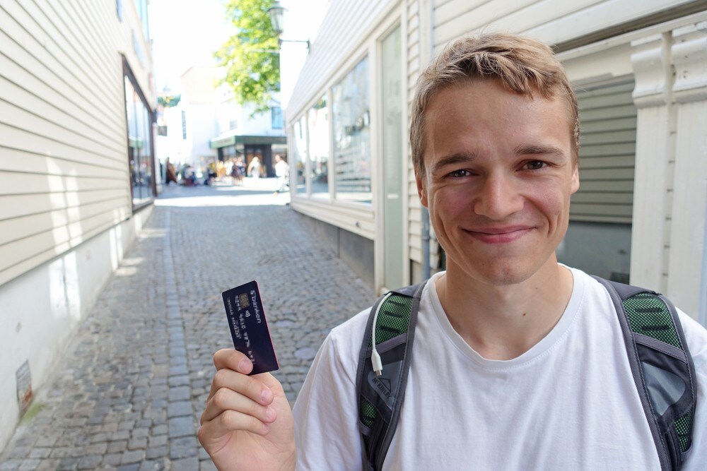 Stadig fleire gjer som Jørgen: Betalar berre med kredittkortet