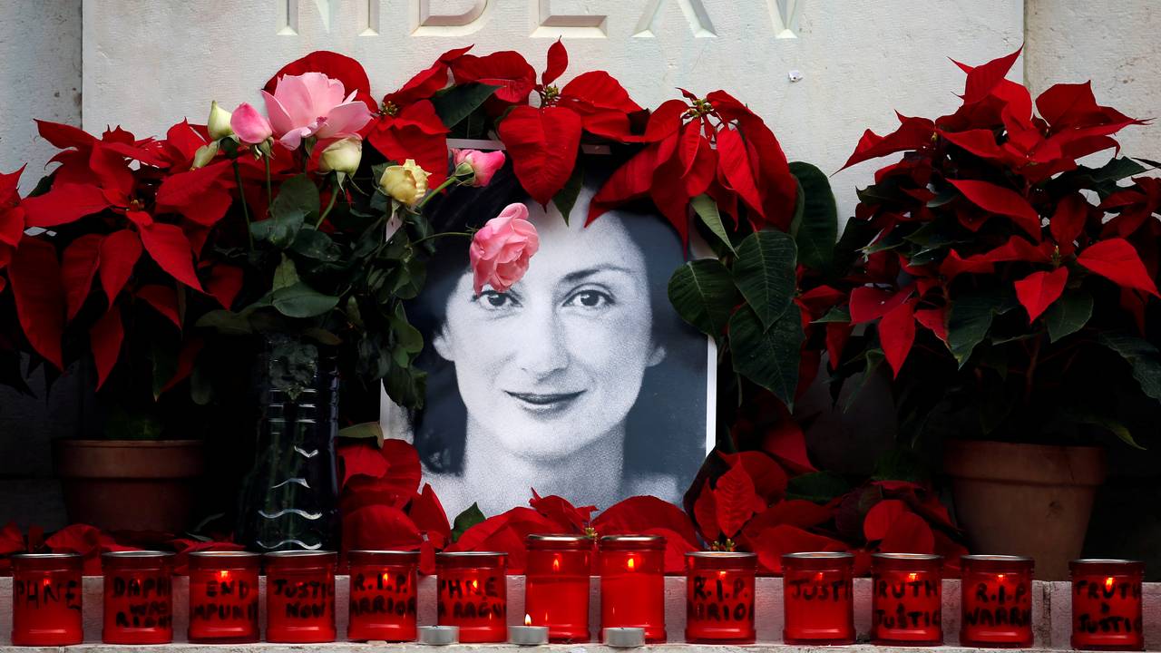 Journalist Daphne Caruana Galizia på Malta ble drept av en bilbombe. Hun hadde skrevet mye om korrupsjonen i landet.