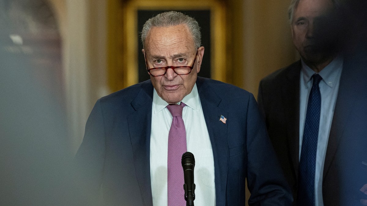 Schumer krever høytlesing av Trumps budsjettforslag