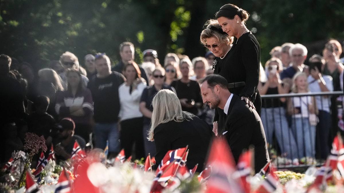 Kongefamilien møtte folket på Slottsplassen