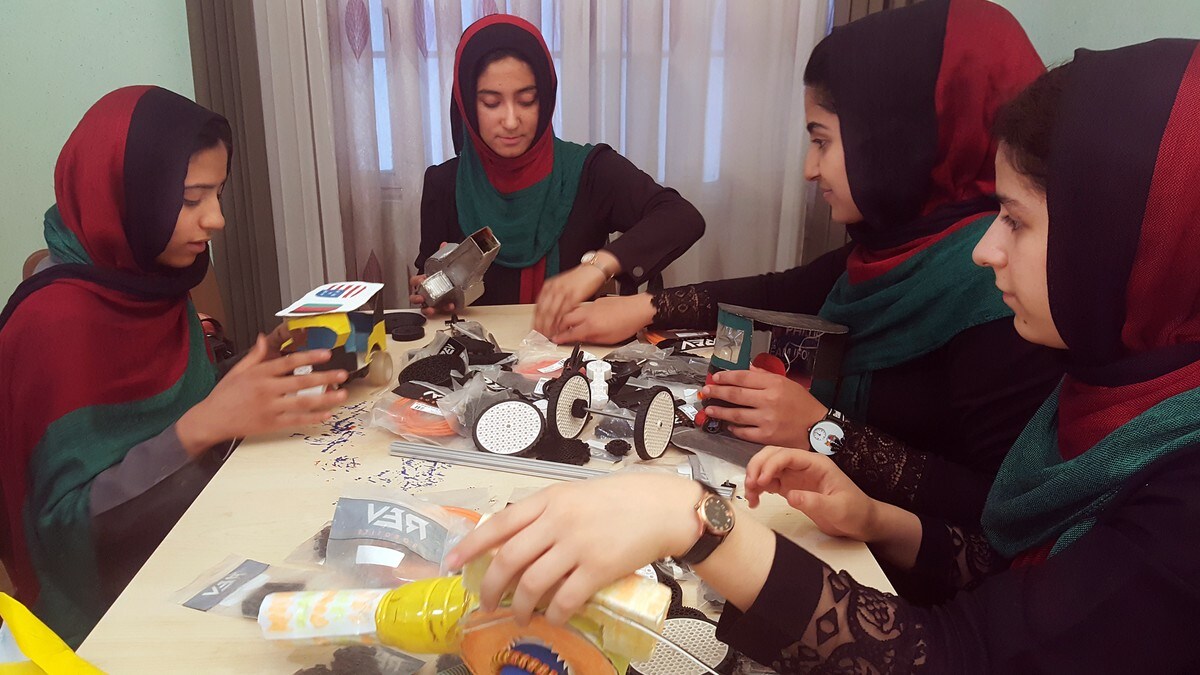 Kvinner trassar Taliban med teknologisk kompetanse
