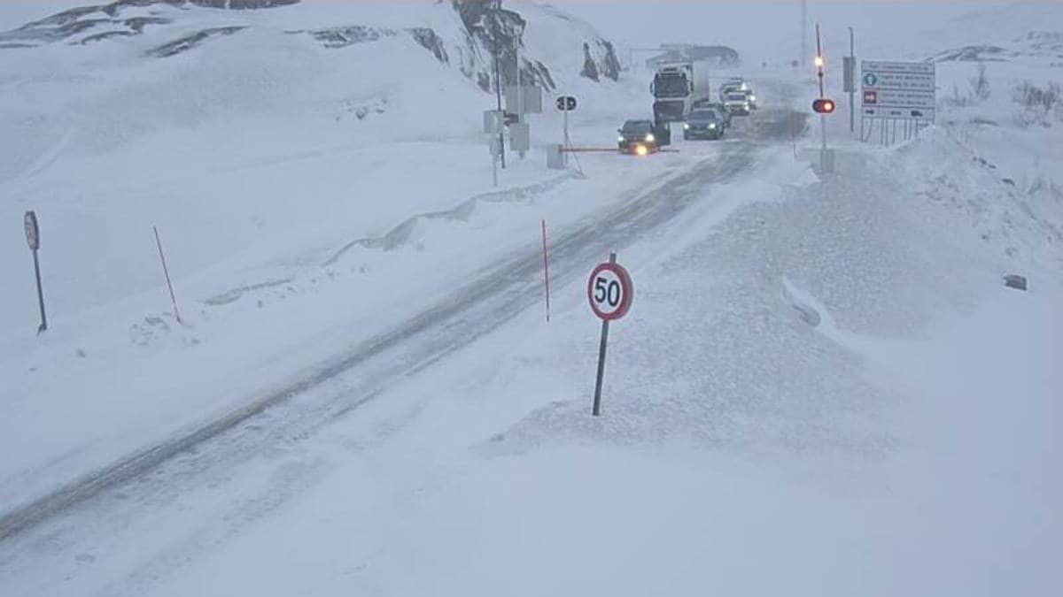 Kolonnekjøring på E10 over Bjørnfjell – NRK Nordland