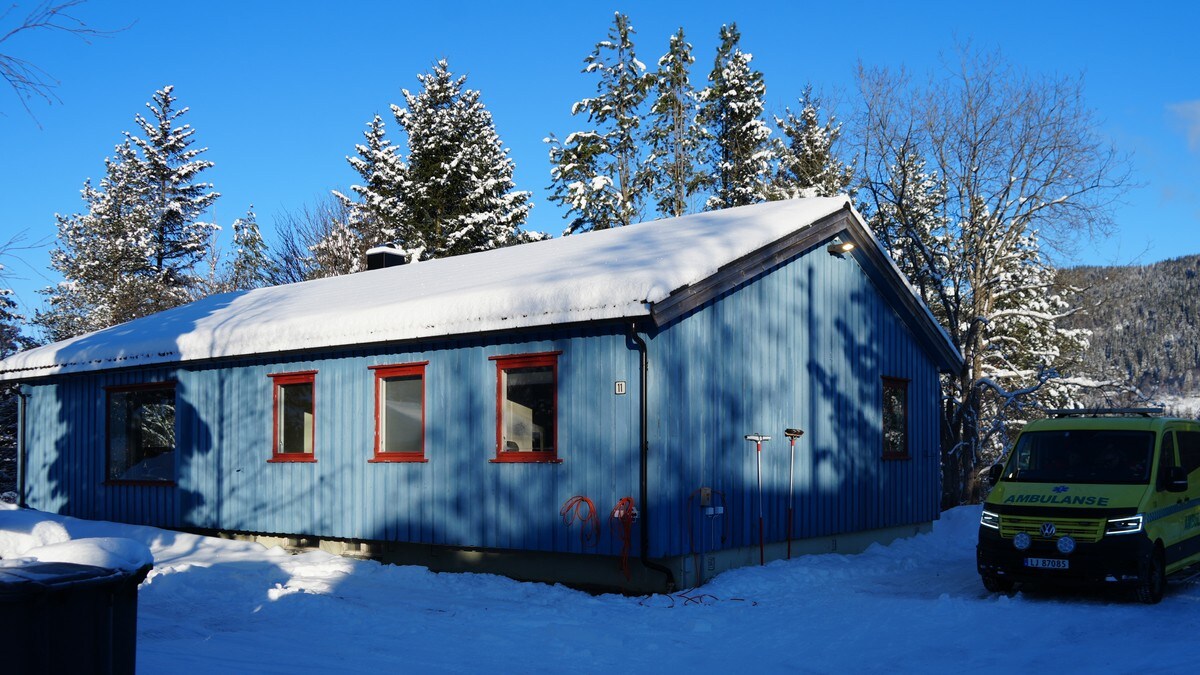 Sjukehus la ambulansestasjon til vanleg hus – 28 tilsette deler eitt toalett