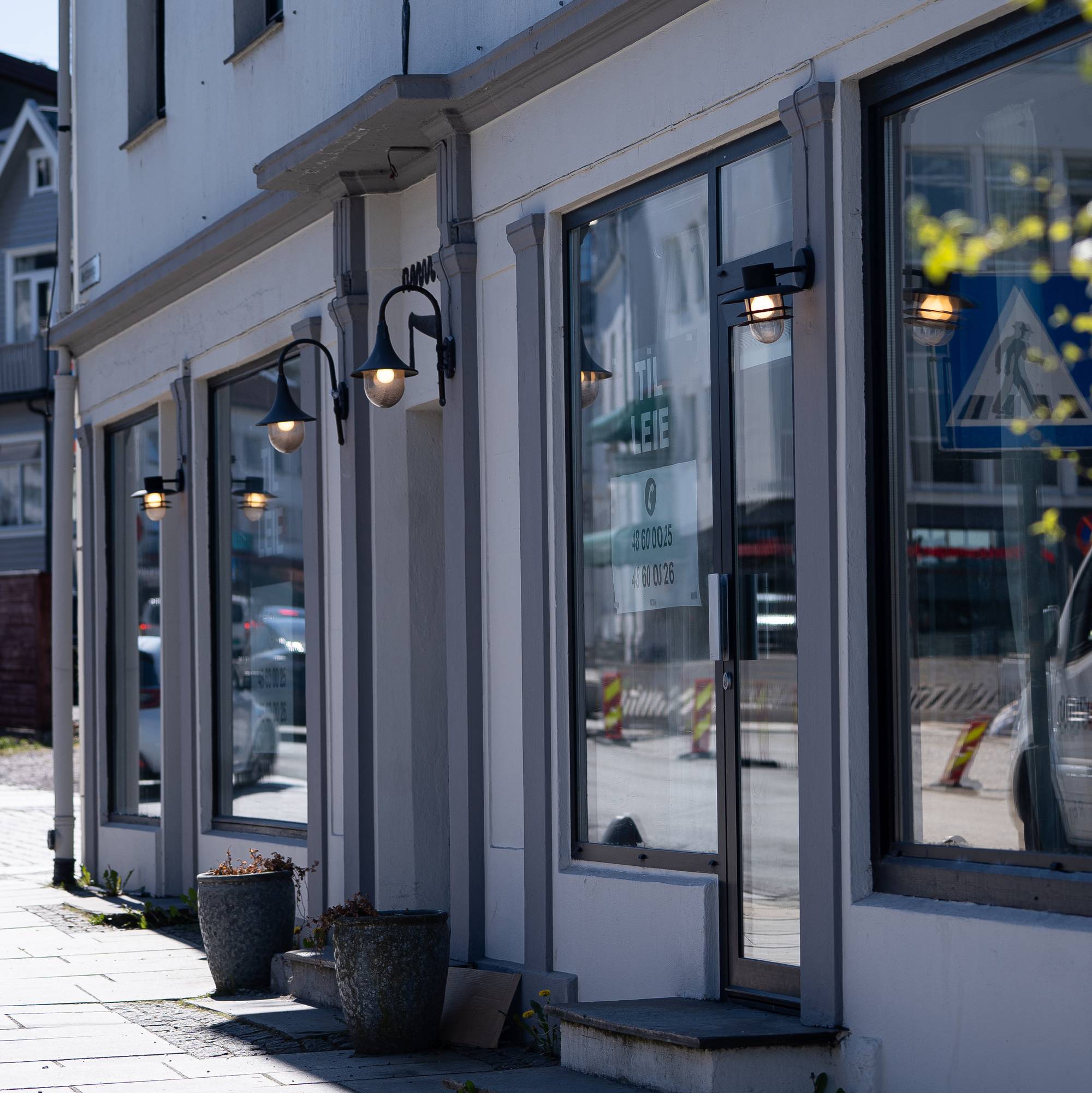 Et kontorlokale er "til leie" i Bergen