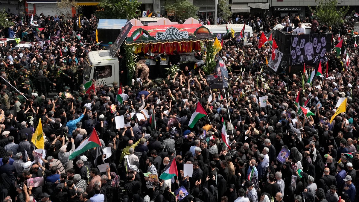 Mange følgde kista til Hamas-topp i Iran